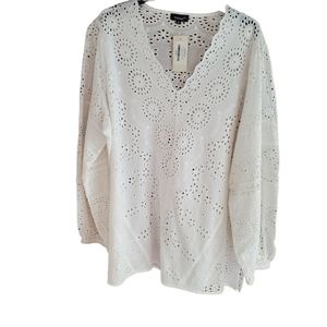 Tolani white lace top. V neck, long sleeve. XL